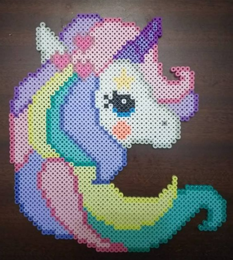 Licorne avec Grande Corne Colorée