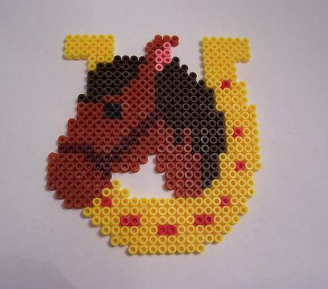 Cheval avec Fer à Cheval Perles à Repasser